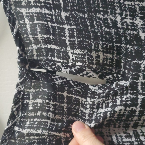 White & Black Blouse in Large - Picture 5 of 7